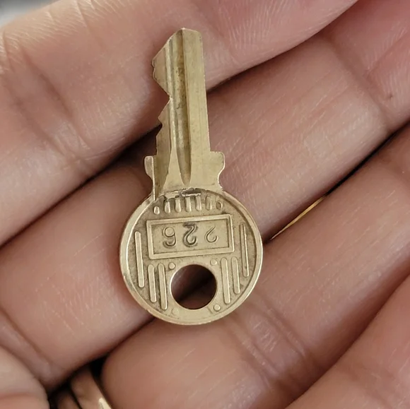 Authentic Vintage Gold Louis Vuitton Key and Lock Necklace Set #226🔒🔑 - Picture 6 of 17